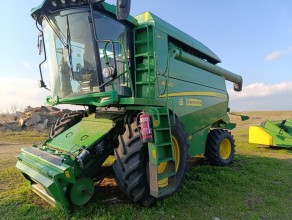 Комбайн John Deere W440